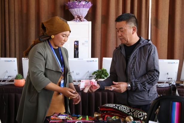西藏妇联巾帼电商平台正式开通 已有14家妇女企业入驻